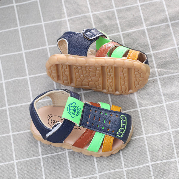 Beebi kinnised nahkrihmadega sandaalid