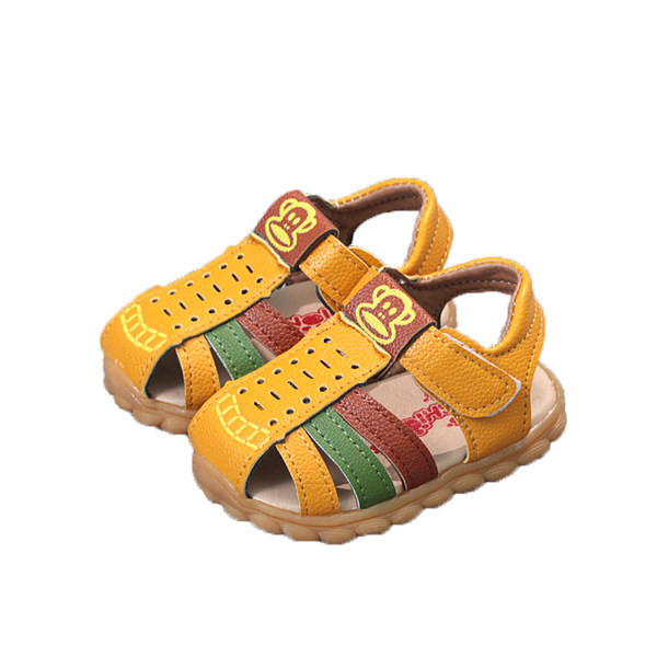 Beebi kinnised nahkrihmadega sandaalid