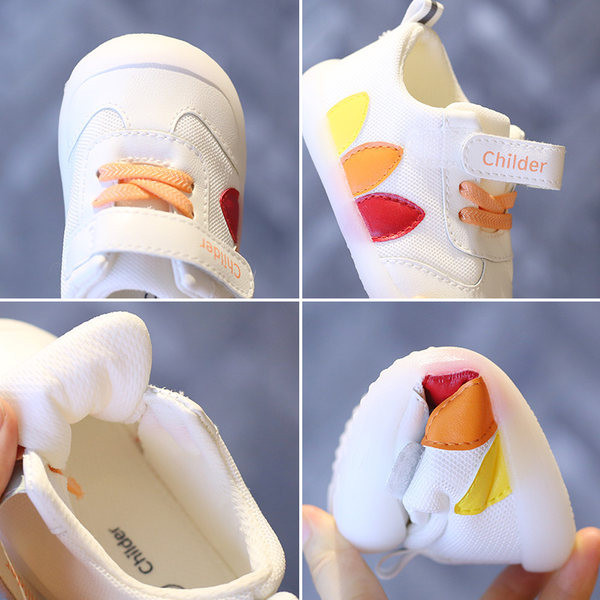 Mitmes värvitoonis kleebistega beebikingad