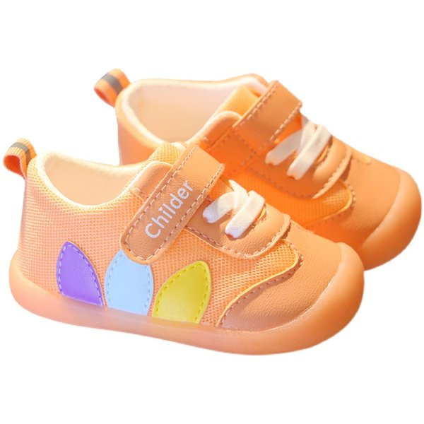 Mitmes värvitoonis kleebistega beebikingad