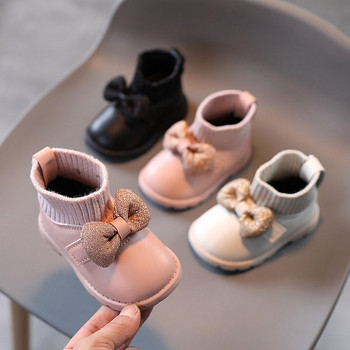 Бебешки обувки с панделка и равна подметка 