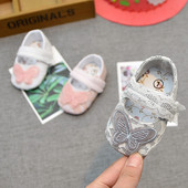 Дантелени бебешки обувки с декорация пеперуда