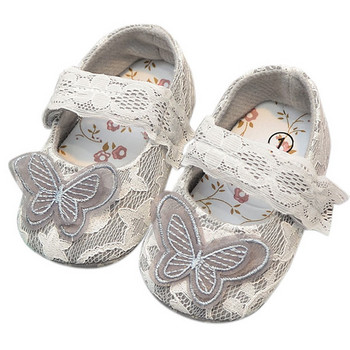 Дантелени бебешки обувки с декорация пеперуда