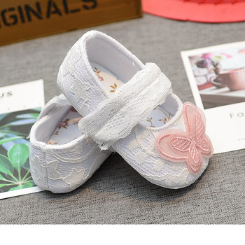 Дантелени бебешки обувки с декорация пеперуда