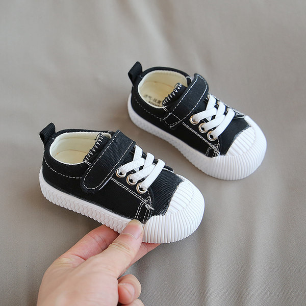 Lapiku ja lameda tallaga beebikingad - mitut värvi