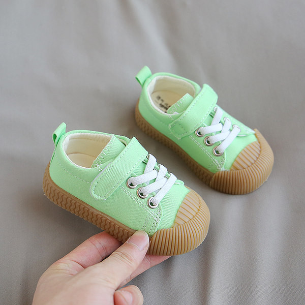 Lapiku ja lameda tallaga beebikingad - mitut värvi