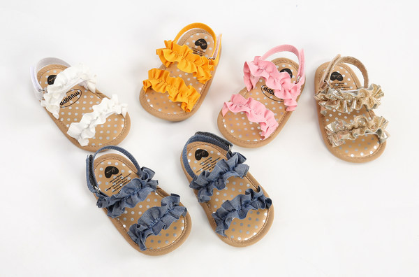 Μοντέρνα παιδικά σανδάλια με βολάν