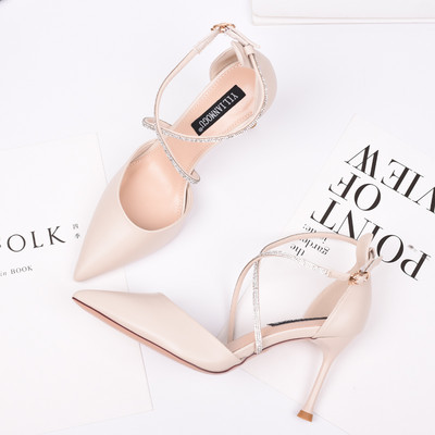 Moodsad naiste kingad õhukese kõrge 8 cm kontsaga kahes värvitoonis