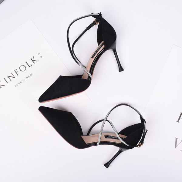 Moodsad naiste kingad õhukese kõrge 8 cm kontsaga kahes värvitoonis