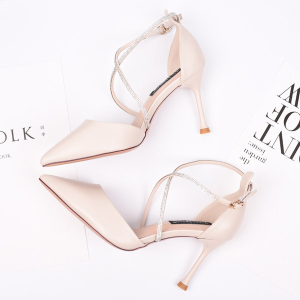 Moodsad naiste kingad õhukese kõrge 8 cm kontsaga kahes värvitoonis