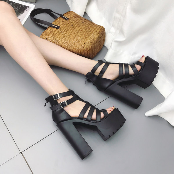 Kunstnahast kõrge kontsaga naiste kingad