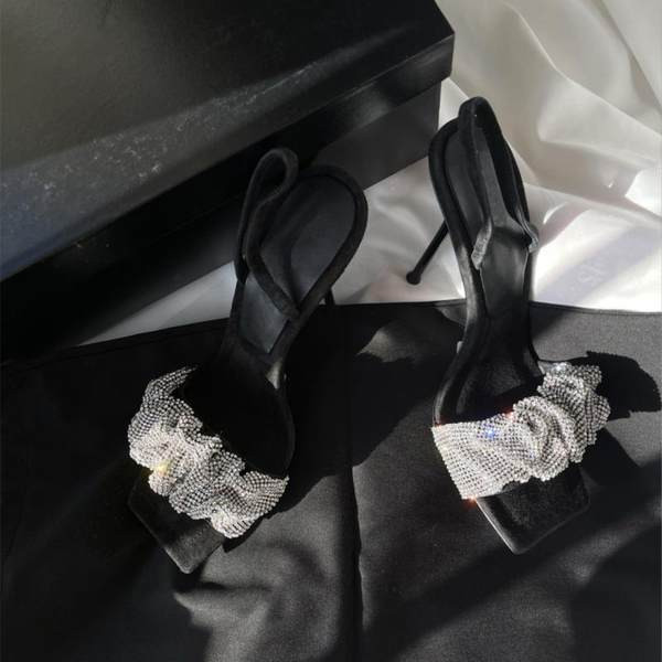 Kivikaunistusega ja 7 cm õhukese kontsaga naiste sandaalid