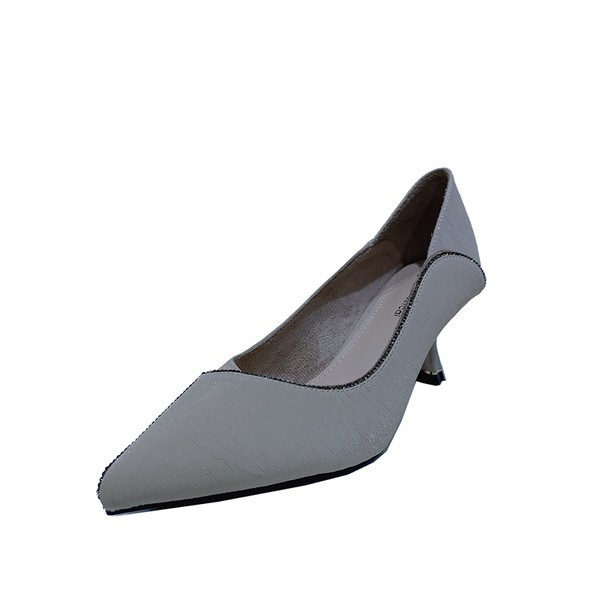 Kolmes värvitoonis kivikestega naiste vabaajajalatsid - teravatipuline mudel