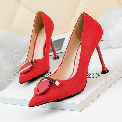 Moodsad naiste teravatipulised õhukeste kõrgete kontsadega kingad