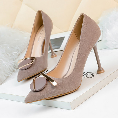 Moodsad naiste teravatipulised õhukeste kõrgete kontsadega kingad