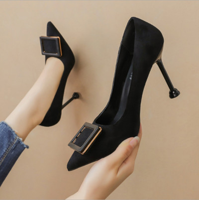 Moodsad naiste teravatipulised õhukeste kõrgete kontsadega kingad