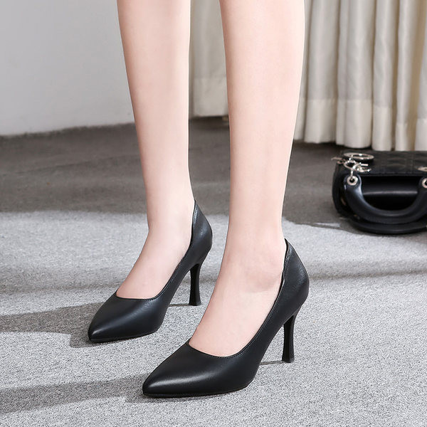 Γυναικεία μυτερά παπούτσια με ψηλοτάκουνα από οικολογικό δέρμα