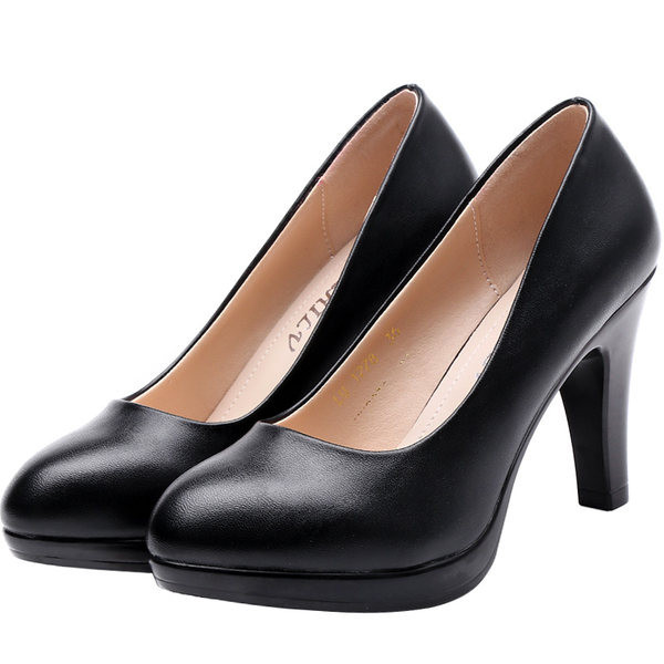 Naiste paksust kunstnahast kontsaga kingad