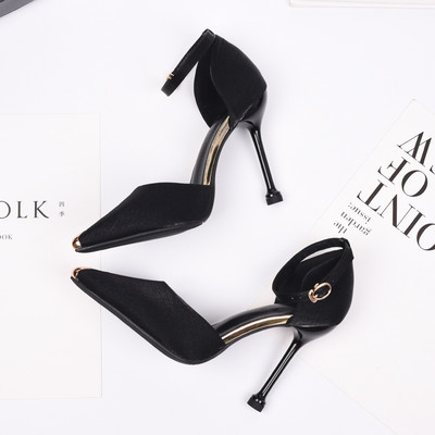 Õhukese kontsaga naiste sandaalid musta värvi