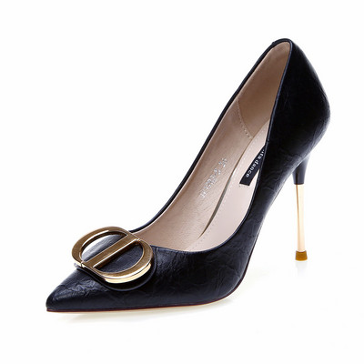 Stiilsed metallist kaunistusega naiste nahast kingad