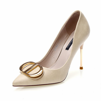 Stiilsed metallist kaunistusega naiste nahast kingad