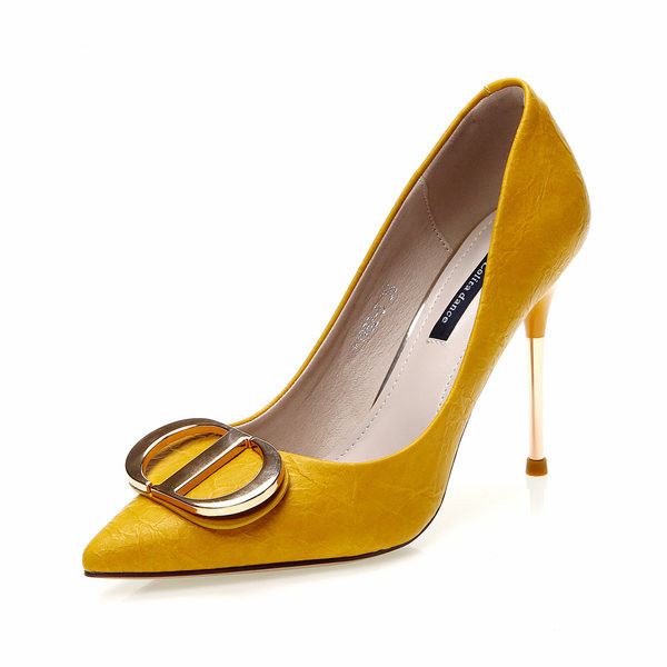 Stiilsed metallist kaunistusega naiste nahast kingad