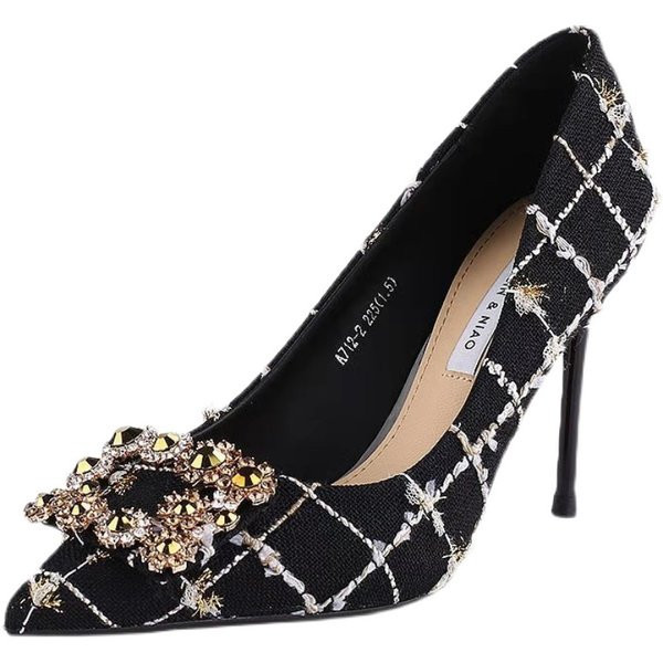 Elegantsed naiste teravatipulised metallelemendi ja 9 cm kõrge kontsaga kingad