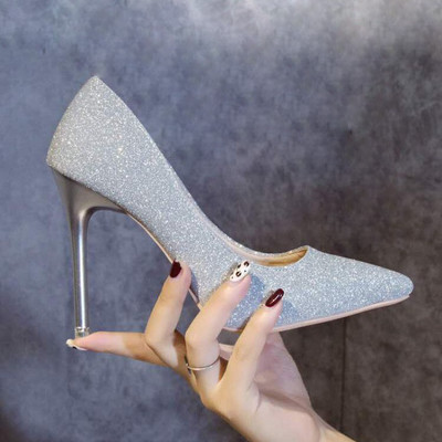 Moodsad naiste teravatipulised õhukeste kontsadega kingad – mitut värvi