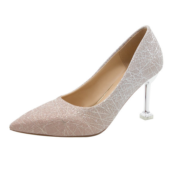 Moodsad naiste teravatipulised õhukeste kontsadega kingad – mitut värvi