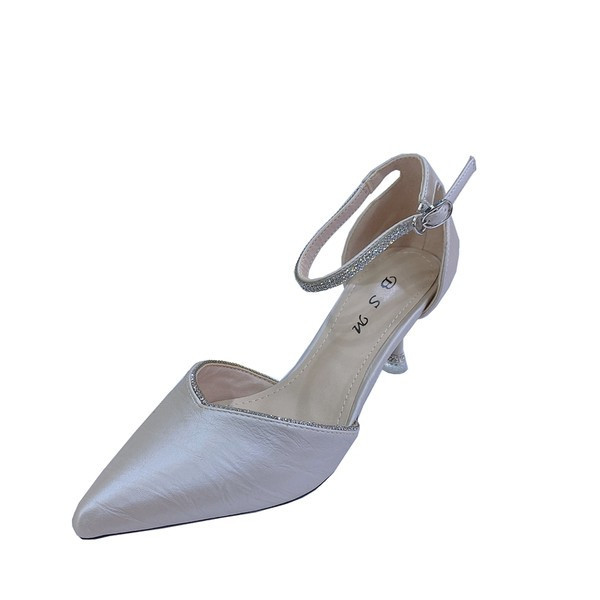 Uus mudel naiste teravatipulised kivide ja pandlaga kingad