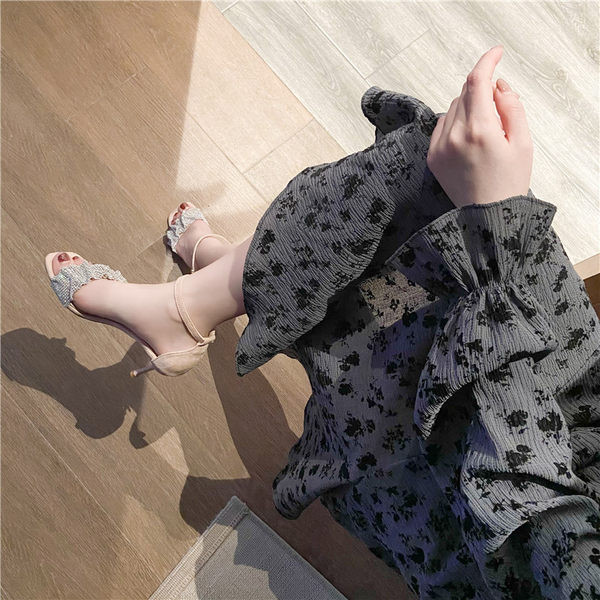 Pandla ja dekoratiivkividega naiste sandaalid naistele