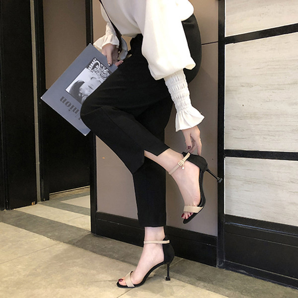 Naiste öko seemisnahast metallist kinnitusega sandaalid