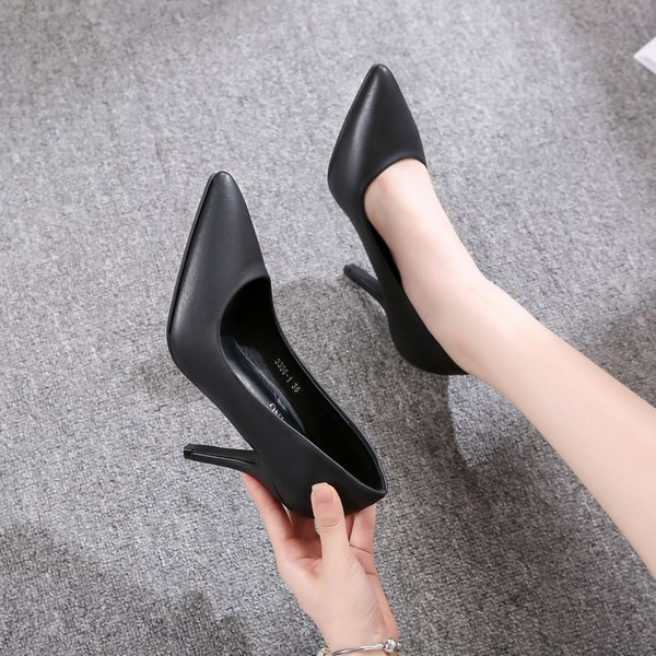 Kõrge õhukese kontsaga naiste kingad ökonahast