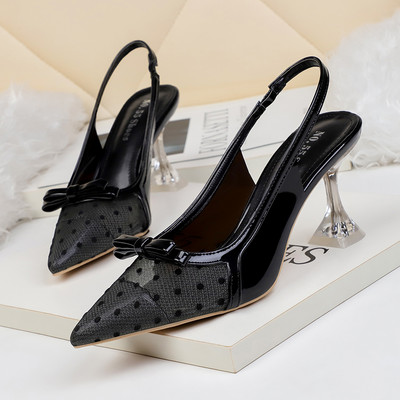 Moodsad naiste teravatipulised täppide ja paelaga kingad