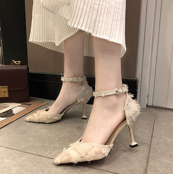 Pandla ja 8 cm kontsaga naiste kingade teritatud mudel