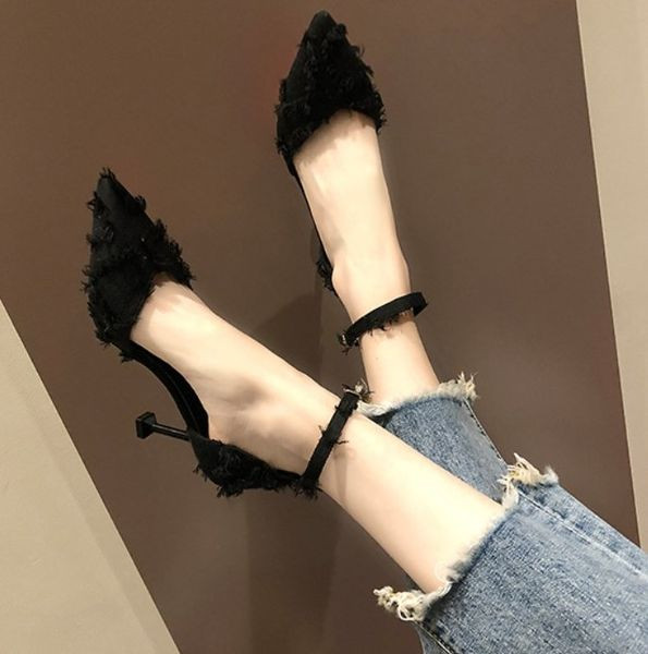 Pandla ja 8 cm kontsaga naiste kingade teritatud mudel