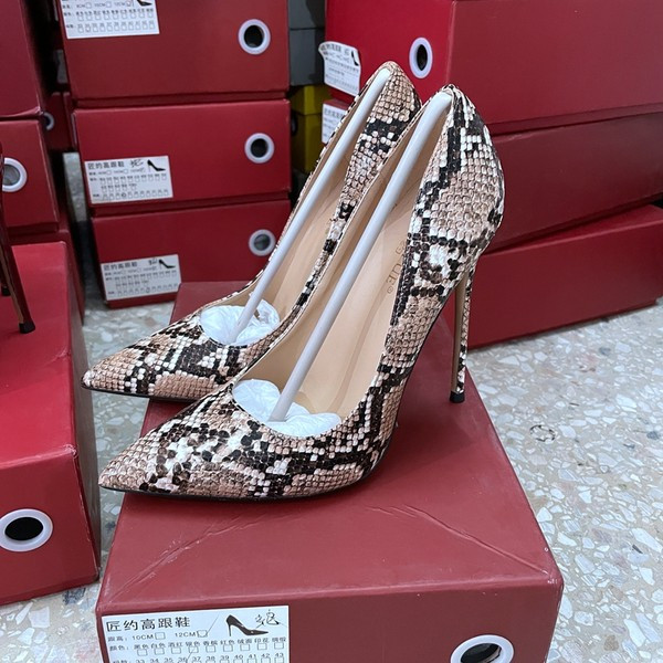 Moderne ženske cipele na špic na visoku petu - nekoliko modela