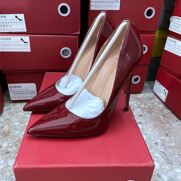 Moderne ženske cipele na špic na visoku petu - nekoliko modela