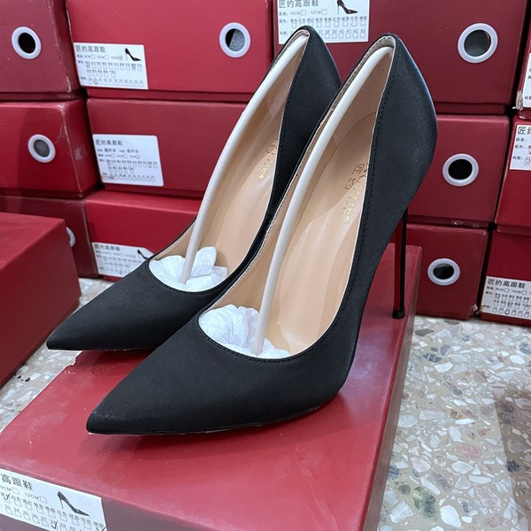 Moderne ženske cipele na špic na visoku petu - nekoliko modela