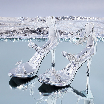 Tõmbluku ja läikivate elementidega kõrge kontsaga kinnitusega naiste sandaalid