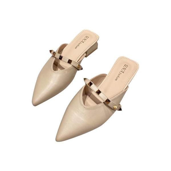 Naiste terava otsaga sussid kandilise kontsaga ja metallist neetidega