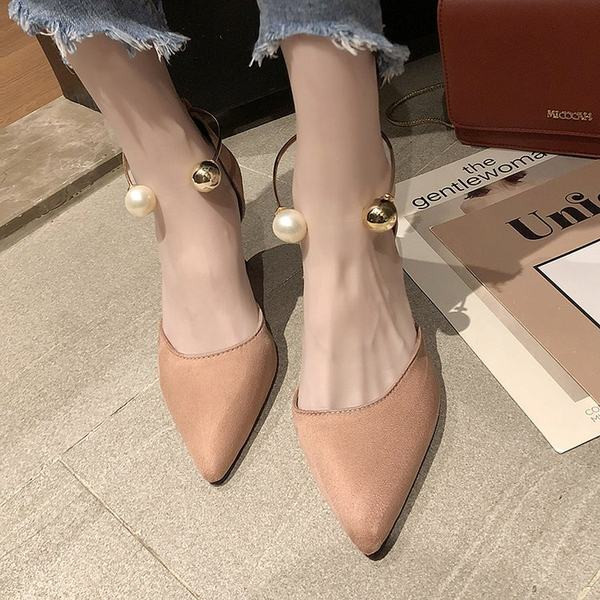 Metallelemendiga öko-seemisnahast naiste kingade teritatud mudel