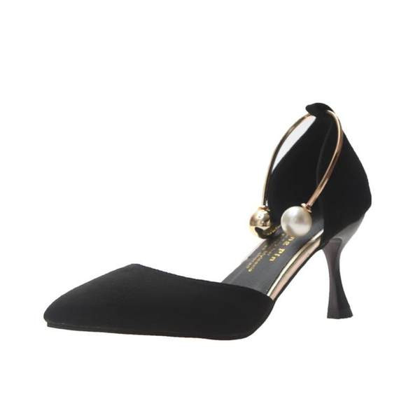 Metallelemendiga öko-seemisnahast naiste kingade teritatud mudel