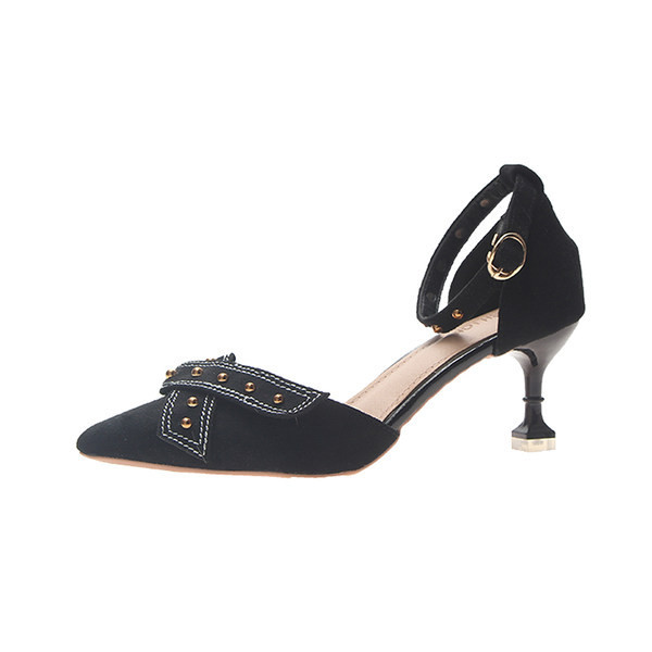 Naiste kõrge kontsaga kingad neetidega - terava otsaga mudel