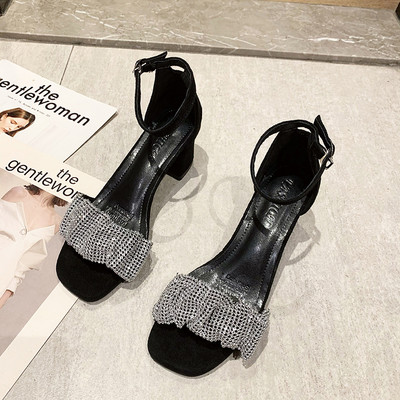 Naiste kivide ja madala kontsaga sandaalid musta värvi