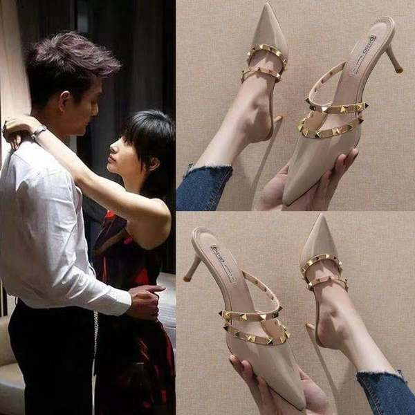 Naiste teravatipulised õhukeste kontsade ja aasadega kingad