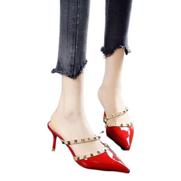 Naiste teravatipulised õhukeste kontsade ja aasadega kingad