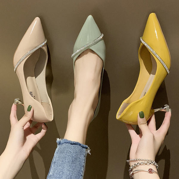 Läbipaistva kontsaga naiste kingad - teravatipuline mudel