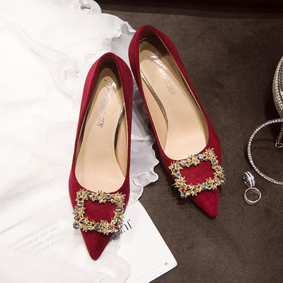 Kunstnahast metallist kaunistusega naiste kingad