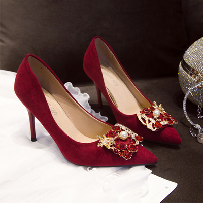 Kunstnahast metallist kaunistusega naiste kingad